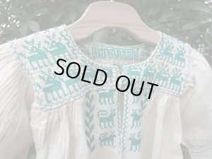 画像2: メキシコ刺繍ベビー服・サポテコ族の鹿刺繍ブラウス・グリーン