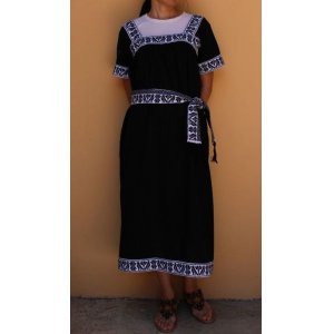 画像: メキシコ刺繍・ナワ族の刺繍ワンピース・マンタブラック×ブラック刺繍　ベルト付　