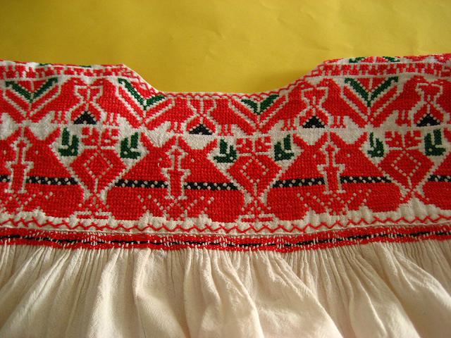画像: メキシコ刺繍サポテコ族のうさぎ刺繍ブラウス・大きいサイズ