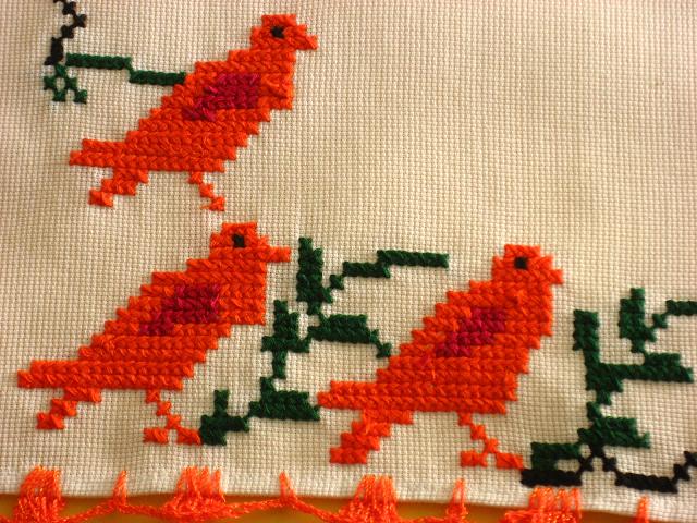 画像: メキシコ刺繍・マサテコ族の刺繍クロス・３羽の小鳥オレンジ