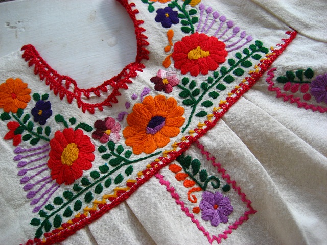 画像: ベビー用メキシコ刺繍ワンピース