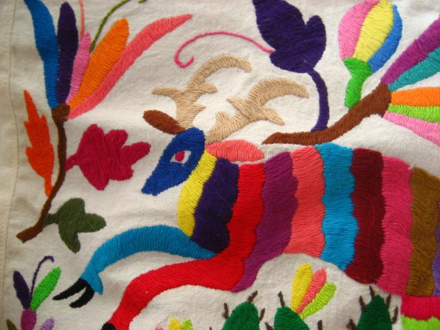 画像: オトミ族の鹿鳥花サボテンカラフルクッションカバー