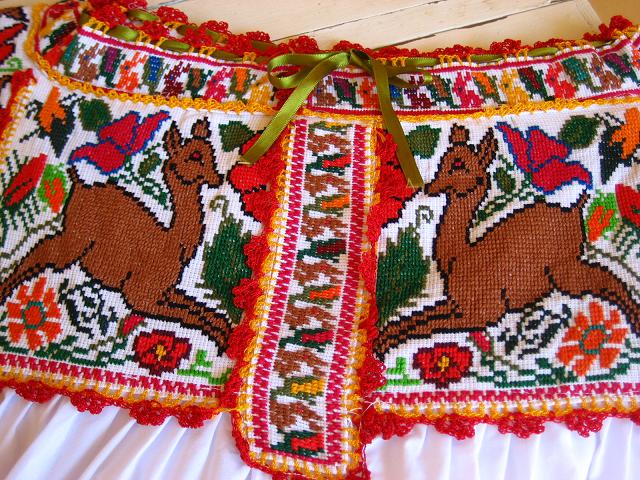 画像: メキシコ刺繍チャティーノの鹿の刺繍ブラウス
