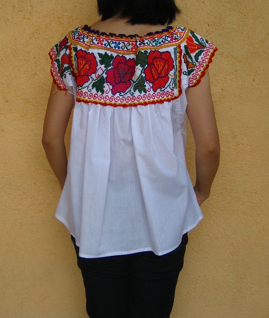 画像: メキシコ刺繍チャティーノの花の刺繍ブラウス