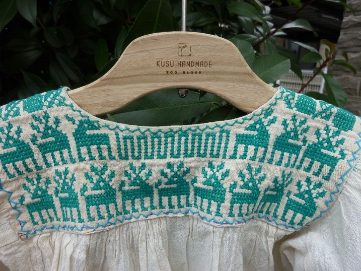 画像: メキシコ刺繍ベビー服・サポテコ族の鹿刺繍ブラウス・グリーン