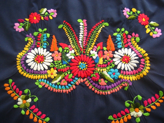 画像: メキシコ刺繍花の刺繍ワンピース・ネイビー