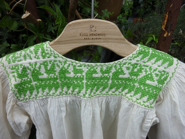 画像: メキシコ刺繍ベビー服・サポテコ族の鹿刺繍ブラウス・ライムグリーン