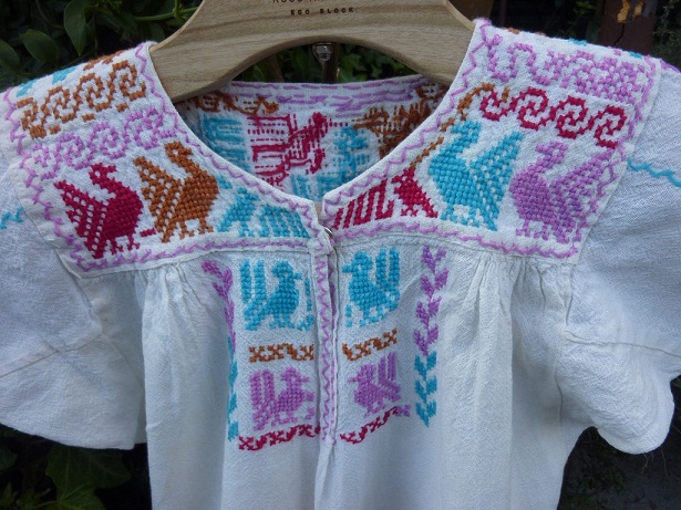 画像: メキシコ刺繍ベビー服・サポテコ族の鳥刺繍ブラウス・カラフル