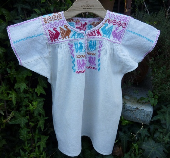 画像: メキシコ刺繍ベビー服・サポテコ族の鳥刺繍ブラウス・カラフル