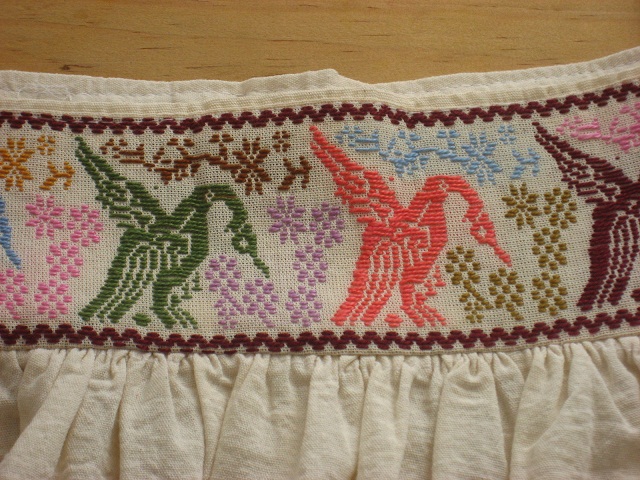 画像: ナワ族の鳥刺繍ブラウス・長袖マンタ・カラフル