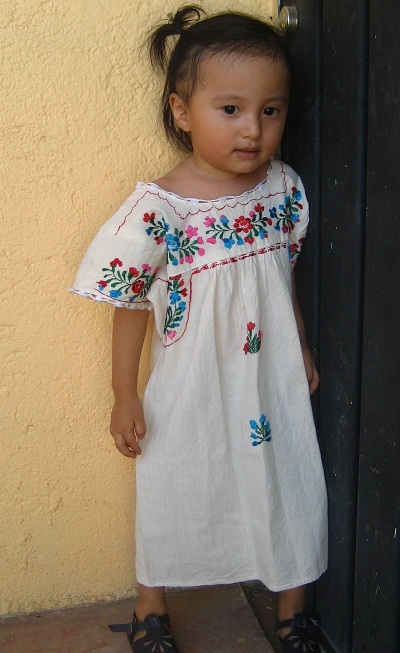 画像: ベビー用メキシコ刺繍ワンピース・サン・アントニーノ・マンタ・３〜４歳用