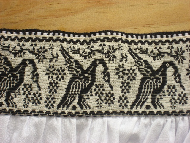 画像: ナワ族の鳥刺繍ブラウス・半袖・ブラック・アンティークデザイン
