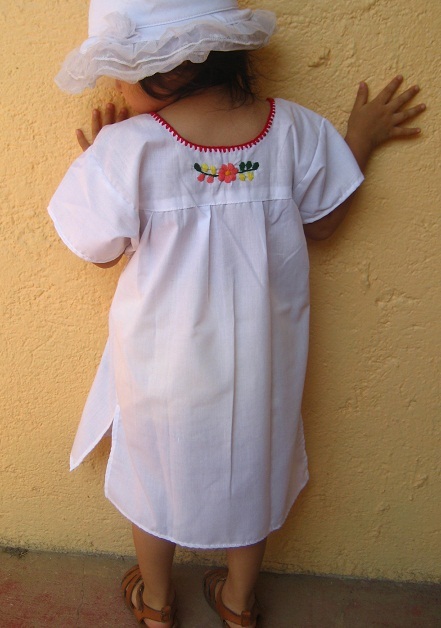 画像: ベビー用刺繍ワンピース・ホワイト2〜3歳用