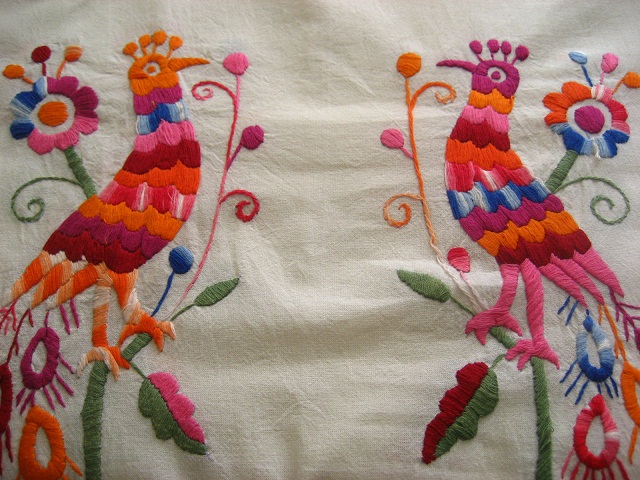 画像: 再入荷☆メキシコ刺繍・マサテコ族の孔雀と花刺繍のワンピース