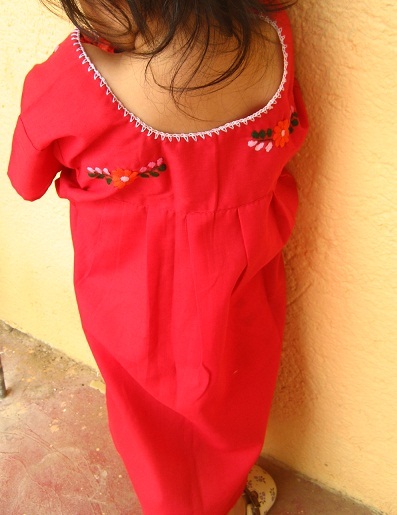 画像: ベビー用刺繍ワンピース・レッド3〜4歳用
