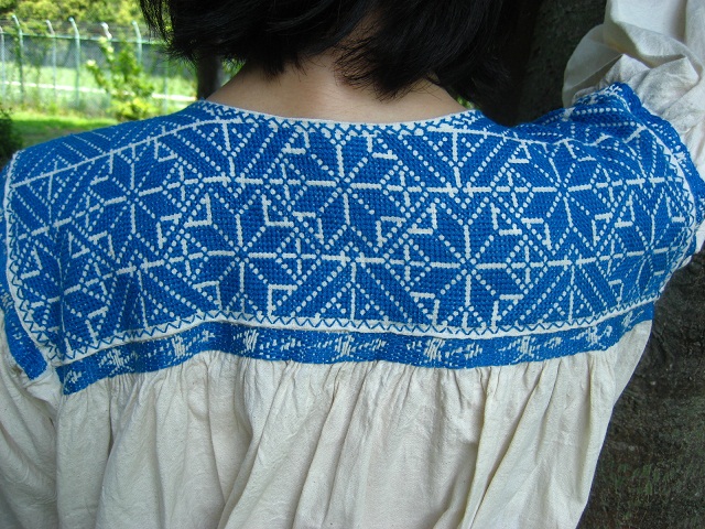 画像: メキシコ刺繍サポテコ族のクロスステッチ七分袖チュニック・ブルー