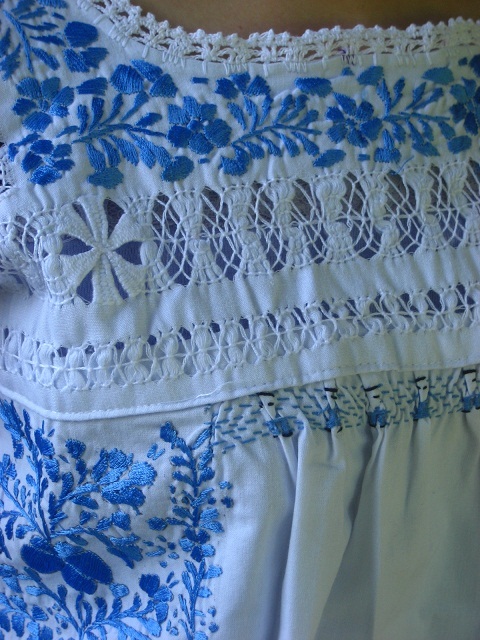 画像: メキシコ刺繍サン・アントニーノ刺繍ブラウス長袖・ブルー刺繍ドロンワーク