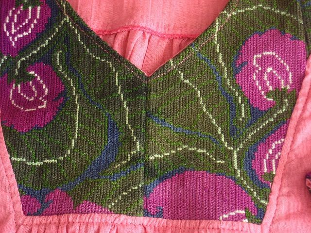 画像: メキシコ刺繍チアパスのネックライン刺繍ブラウス長袖・ライトピンク