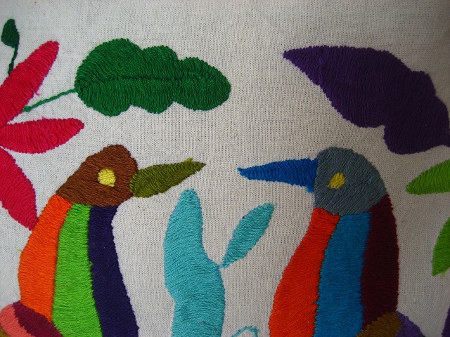 画像: オトミ族の鳥花カラフルクッションカバー