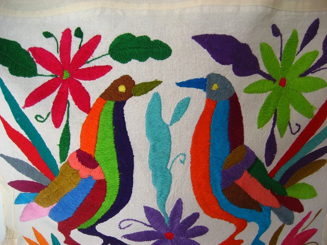 画像: オトミ族の鳥花カラフルクッションカバー