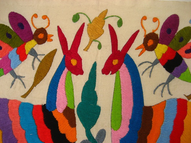 画像: オトミ族の鹿蜂花カラフル刺繍クロス(S)