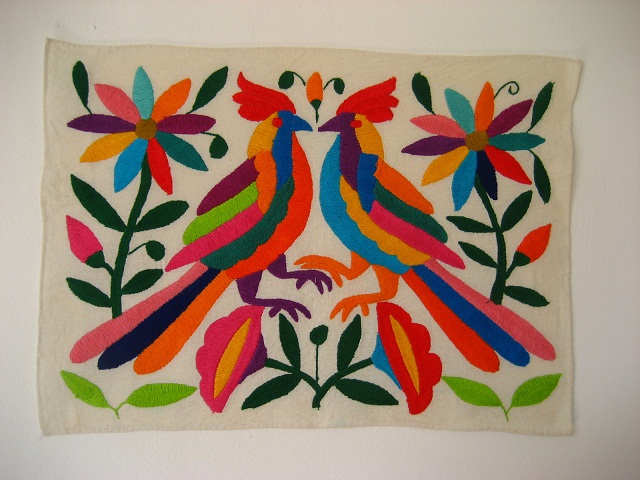 画像: オトミ族のニワトリと花カラフル刺繍クロス(S)