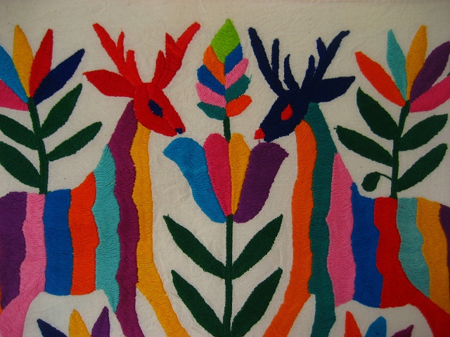 画像: オトミ族の鹿花カラフル刺繍クロス(S)