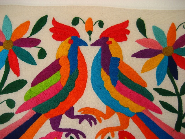 画像: オトミ族のニワトリと花カラフル刺繍クロス(S)