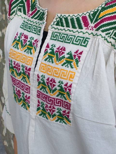 画像: 希少！メキシコ刺繍・サポテコ族の鳥刺繍ブラウス