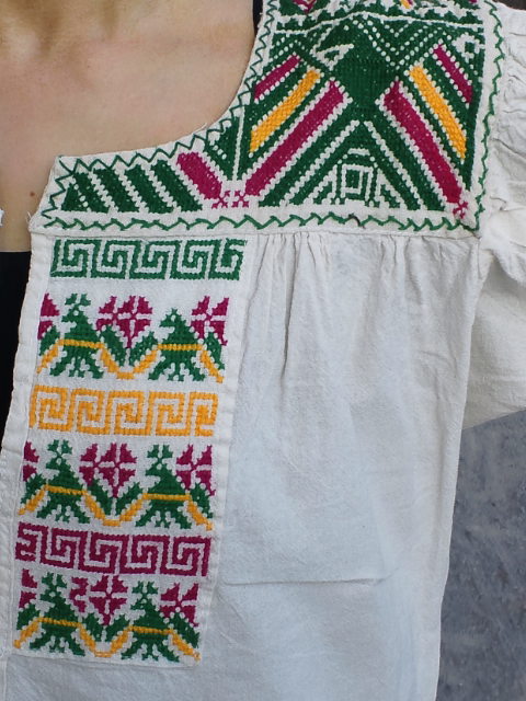 メキシコ刺繍・サポテコ族の鳥の刺繍ブラウス