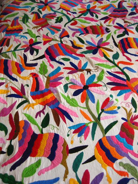 画像: オトミ族の鹿鳥花カラフル刺繍クロス(ベッドカバーサイズ)
