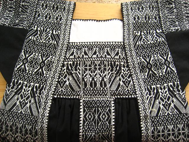 画像: 再入荷！メキシコ刺繍・ナワ族の豪華伝統刺繍ブラウス・黒地黒刺繍