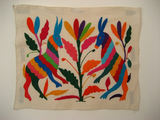 画像: オトミ族の鹿花カラフル刺繍クロス(S)