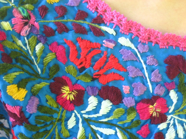 画像: メキシコ刺繍サン・アントニーノ・ハイグレード・パンジー刺繍ブラウス・ブルー