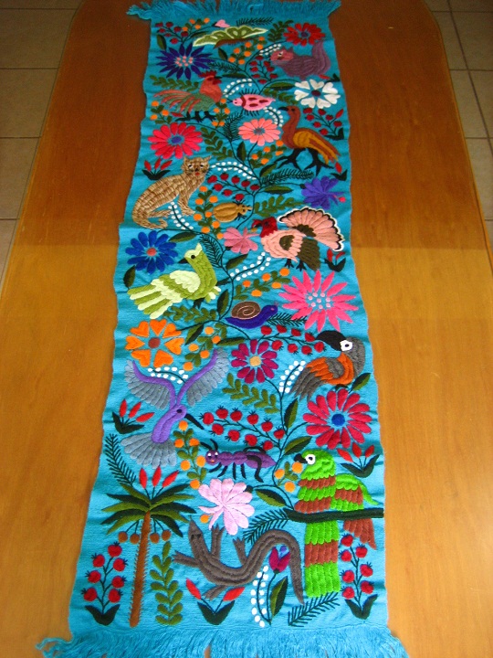画像: メキシコ刺繍・チアパスの動物刺繍テーブルランナー・ブルー
