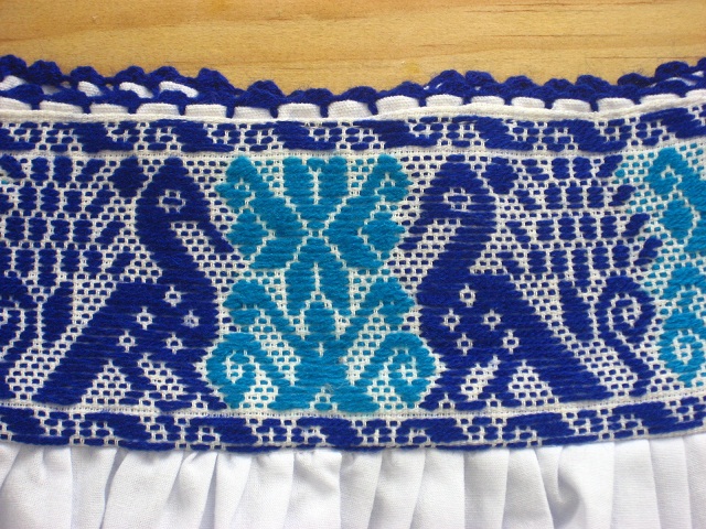 画像: ナワ族の鳥刺繍ブラウス・半袖・ブルー