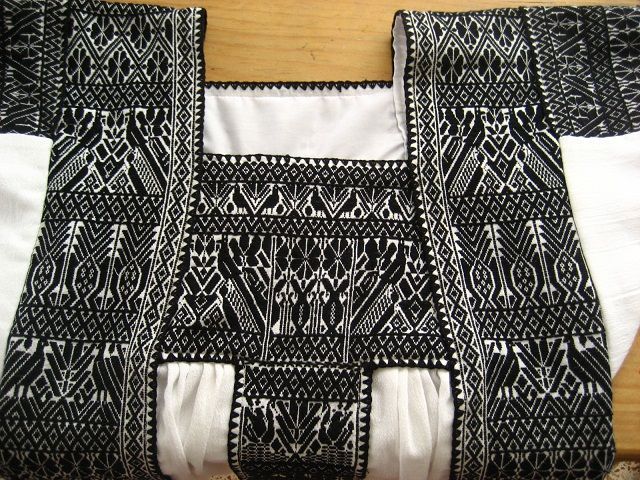 画像: 再入荷！メキシコ刺繍・ナワ族の豪華伝統刺繍ブラウス・白地黒刺繍