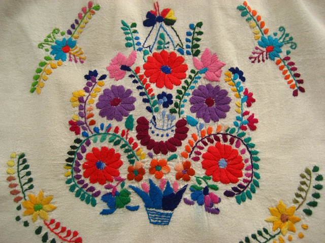 画像: メキシコ刺繍花の刺繍ワンピース・キナリ