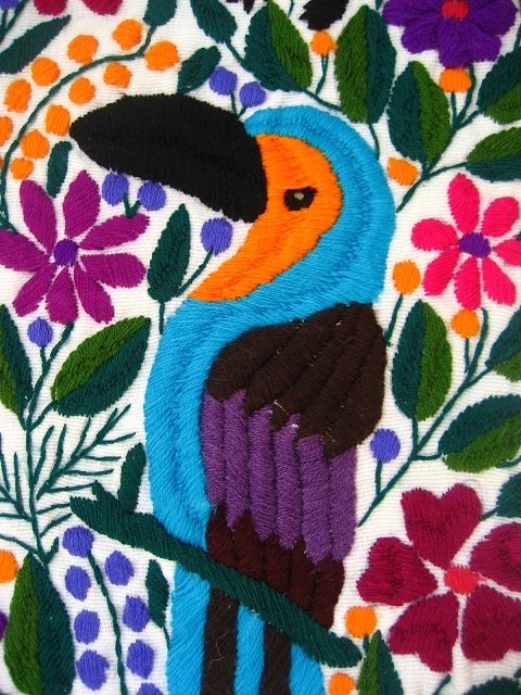 画像: メキシコ刺繍・チアパスの動物刺繍テーブルランナー・ホワイト