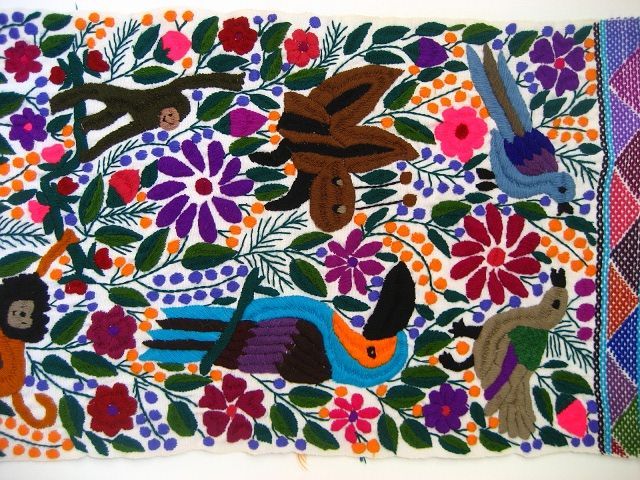 画像: メキシコ刺繍・チアパスの動物刺繍テーブルランナー・ホワイト