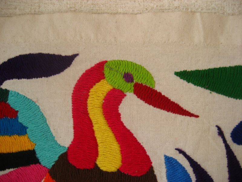 画像: オトミ族の鳥うさぎ花カラフル刺繍クロス(S)