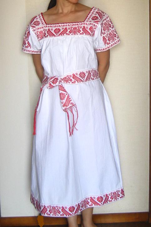 画像: メキシコ刺繍・オトミ族の刺繍ワンピース・ホワイト×レッド刺繍　ベルト付　ゆったりめ