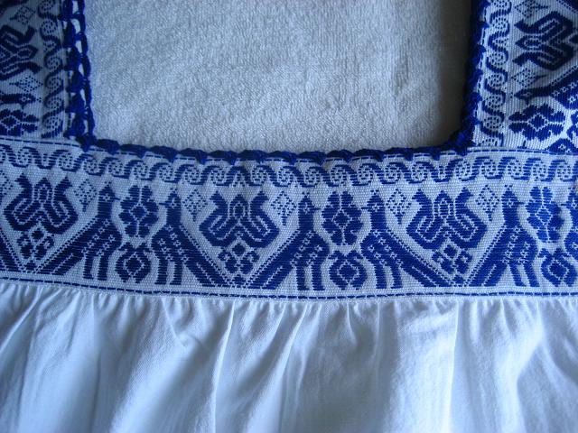 画像: メキシコ刺繍・オトミ族の鳥刺繍ブラウス・マンタ・ブルー・パフスリーブ