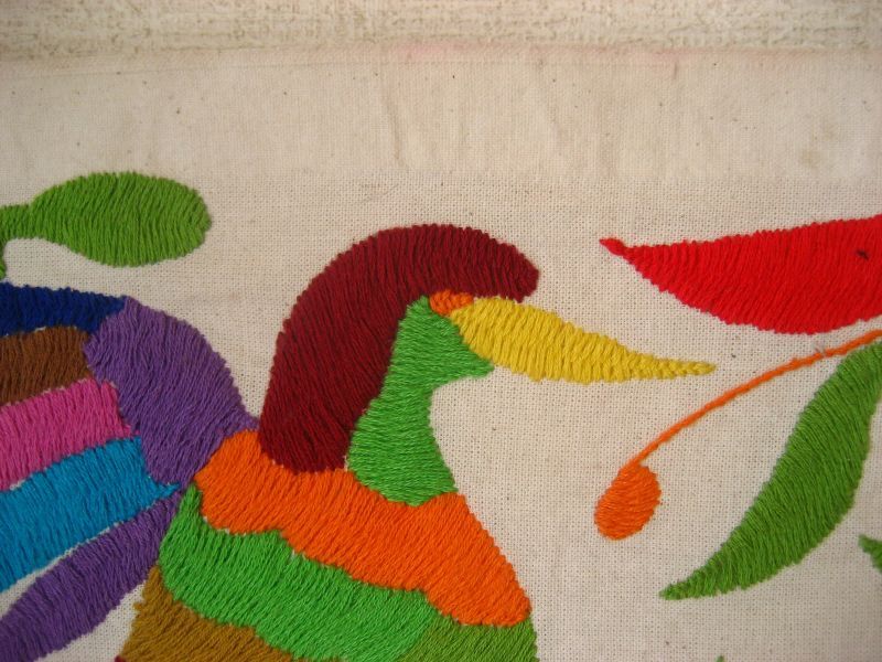 画像: オトミ族の鳥花カラフル刺繍クロス(S)