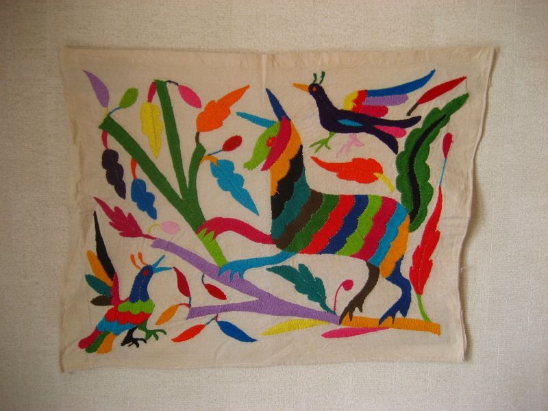 画像: オトミ族のコヨーテ鳥花カラフル刺繍クロス(S)