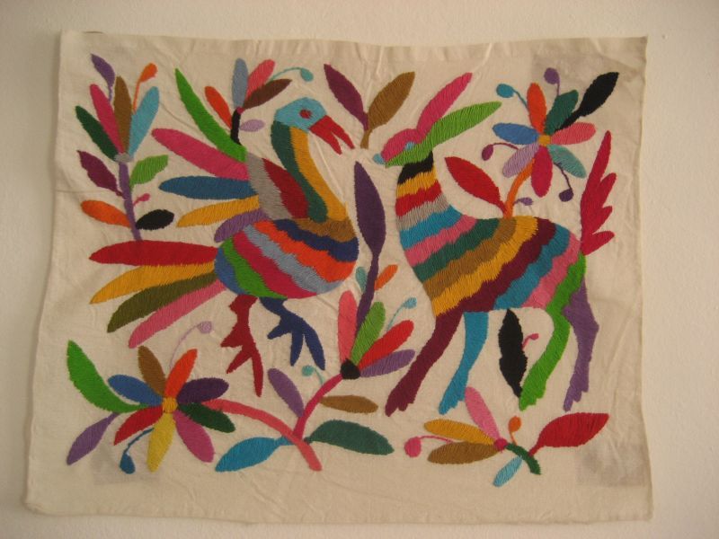 画像: オトミ族のうさぎ鳥花カラフル刺繍クロス(S)