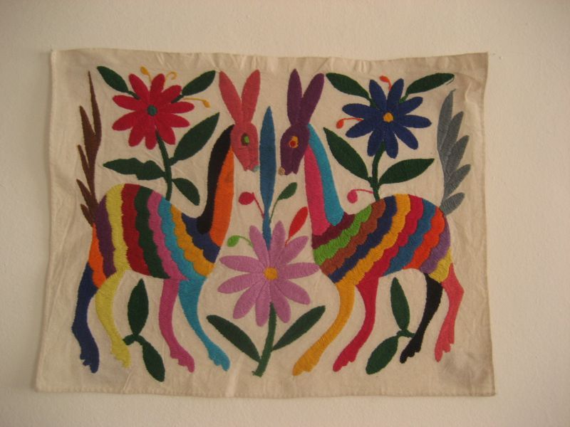 画像: オトミ族の鹿鳥花カラフル刺繍クロス(S)