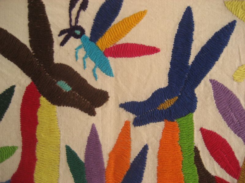 画像: オトミ族の鹿鳥花カラフル刺繍クロス(S)