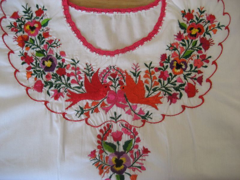 画像: メキシコ刺繍サン・アントニーノ刺繍ブラウス・ハイグレード刺繍・鳥とパンジー