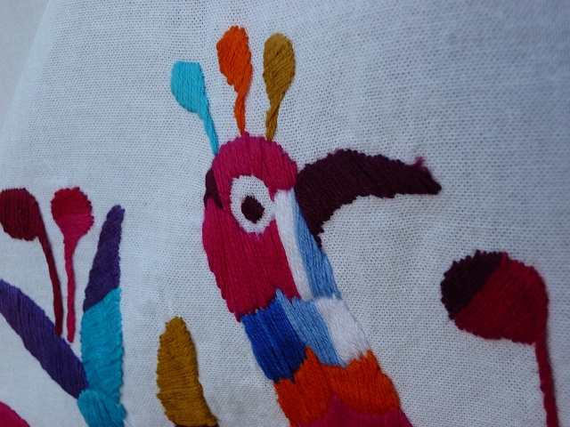 画像: 再入荷☆メキシコ刺繍・マサテコ族の孔雀と花刺繍のワンピース